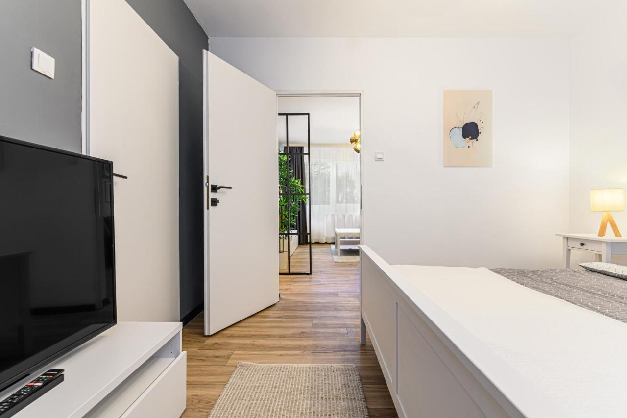 Travelers Hideout - Central Apartment Braşov Buitenkant foto