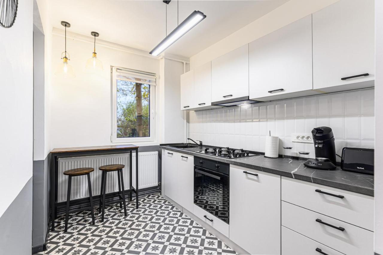 Travelers Hideout - Central Apartment Braşov Buitenkant foto