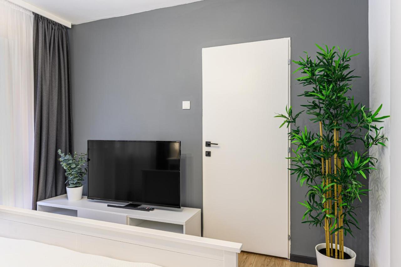 Travelers Hideout - Central Apartment Braşov Buitenkant foto
