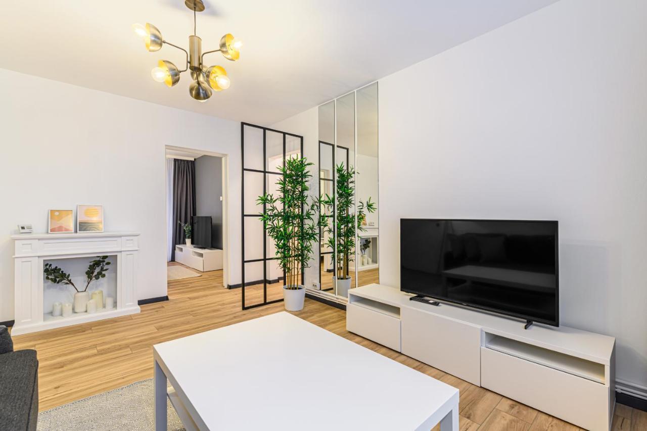 Travelers Hideout - Central Apartment Braşov Buitenkant foto